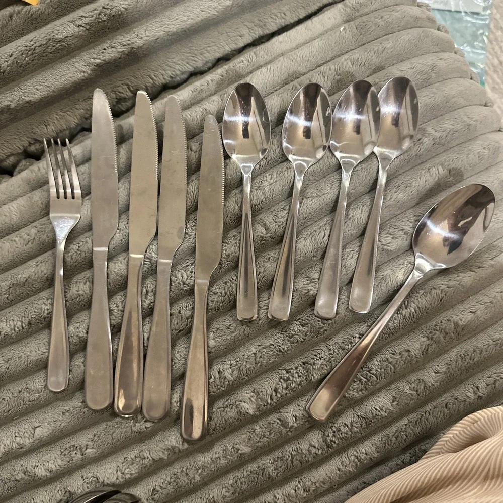 Oneida SS Flatware China Spoons Dinner Fork & Knives‎ Tableware Set Of 9
